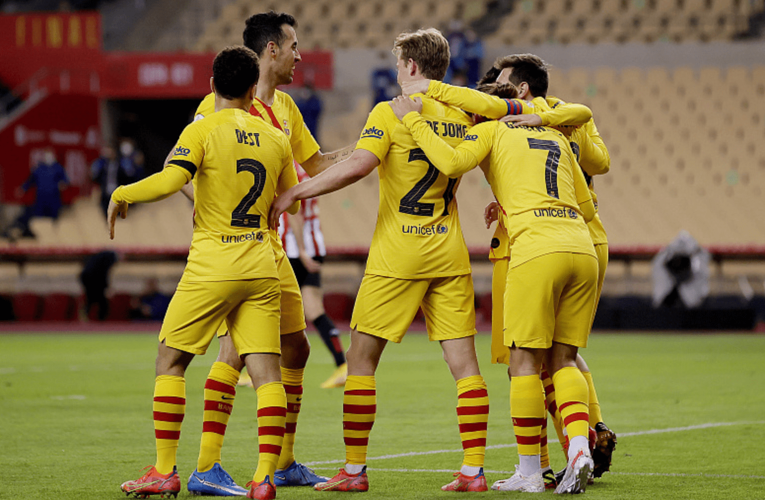 关于足总杯关键战走向成谜；纽卡斯尔迎来里程碑；赛场秩序良好；数据层面出现新趋势的信息