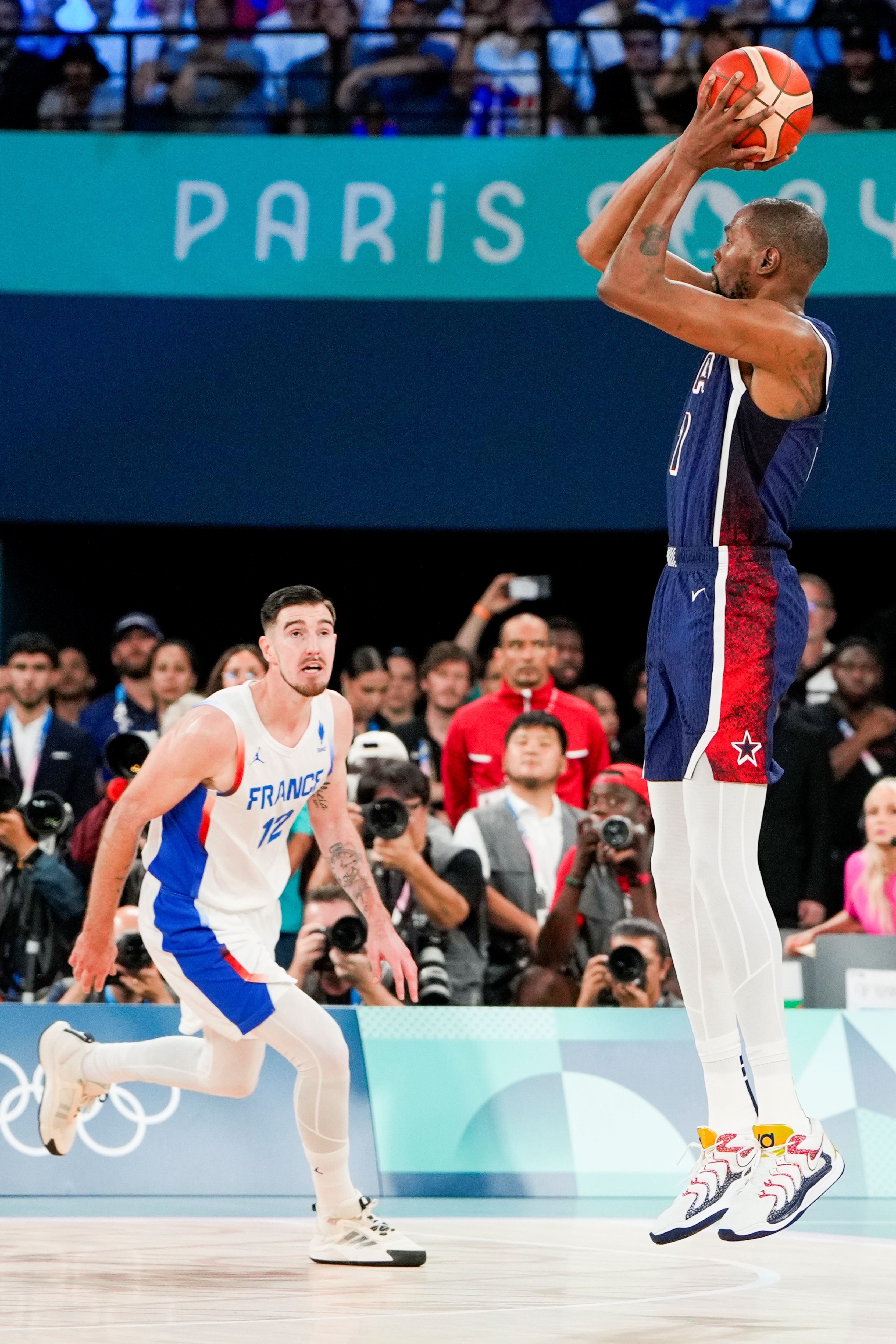 九游娱乐网页入口包含杜兰特在中国队比赛中精彩发挥，回归赛场引发热议！的词条