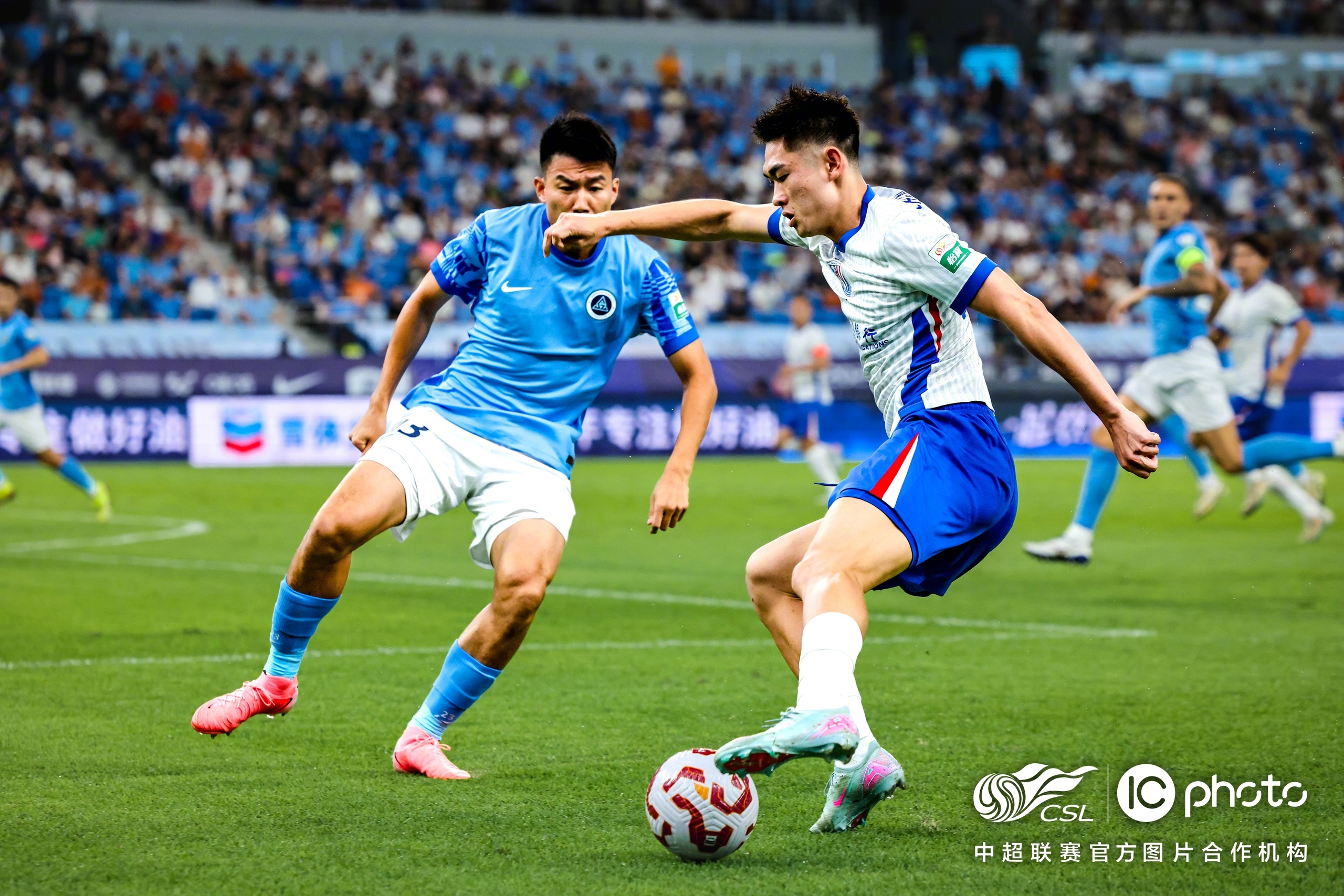 九游娱乐下载风云突变！上海申花清晨回应争议；荷甲版图或变；赛场秩序良好；控场能力受关注的简单介绍